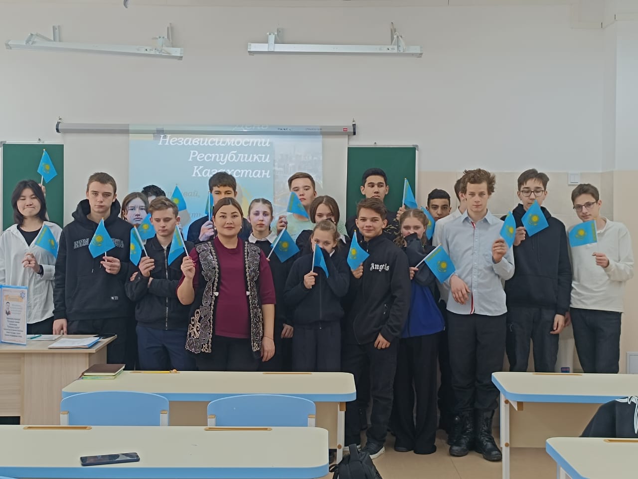 Сынып сағаты: "16 желтоқсан Қазақстан Республикасының Тәуелсіздік күні". Классный час: "16 декабря - день Независимости Республики Казахстан".