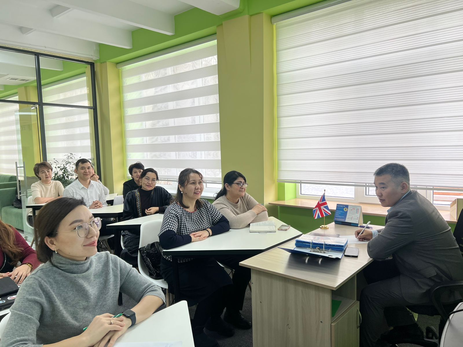 Магистранттар отырысы. Заседание магистров