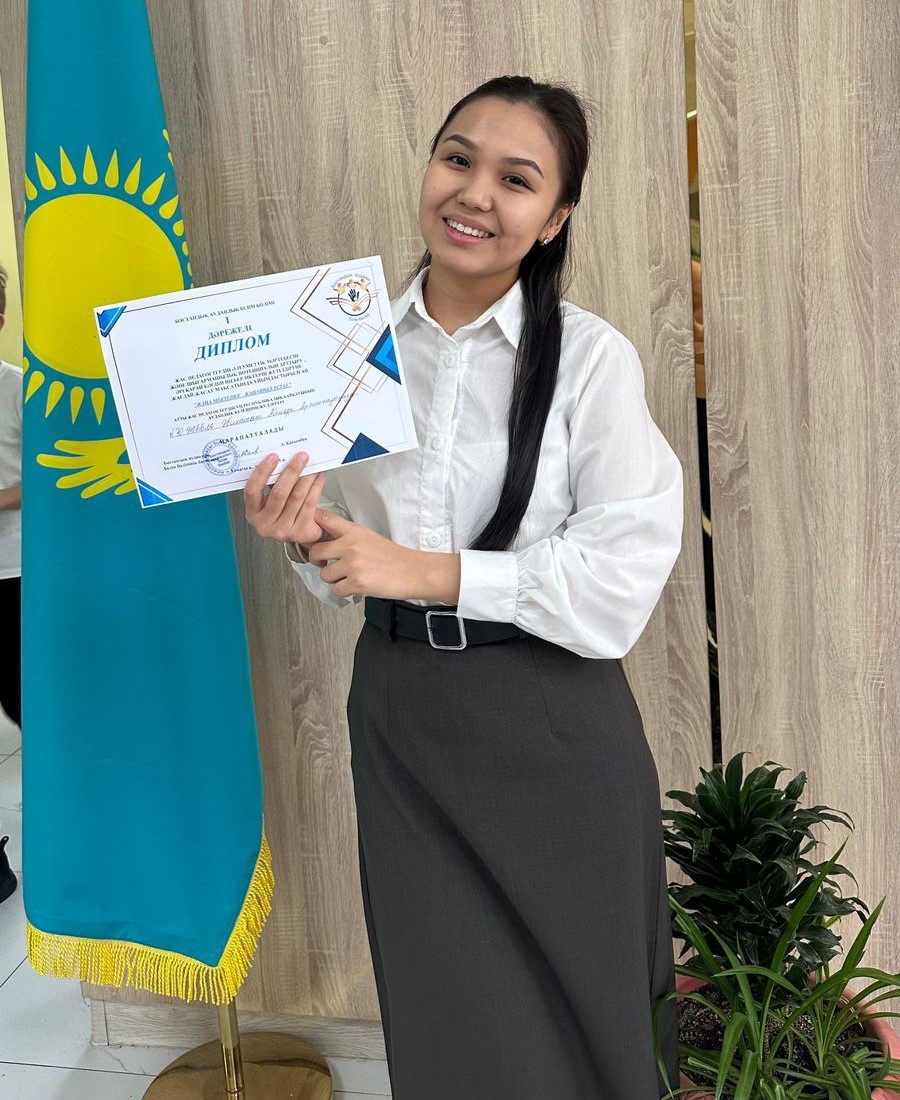 «Жаңа мектепке – жаңашыл ұстаз» атты жас педагогтердің VII Республикалық байқауының аудандық кезеңі жеңімпазы Әбілжан Айнұр Арғынғазықызы.