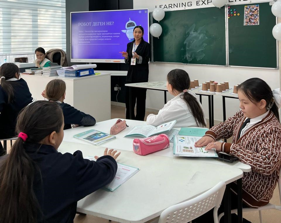 Робот түрлері және оның қолданылу салалары тақырыбындағы ашық сабақ
