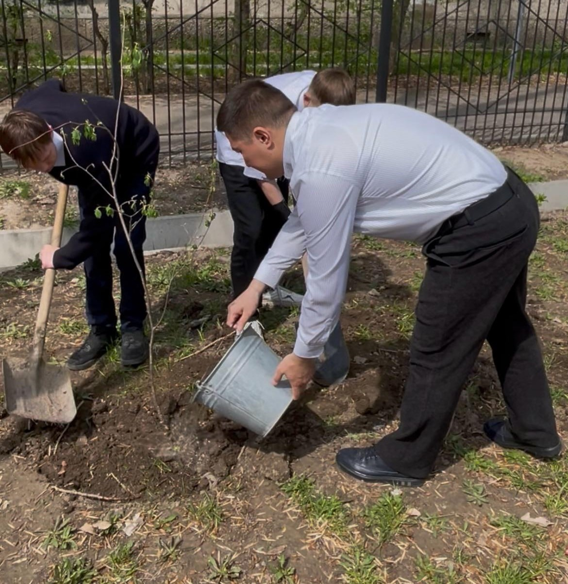 Ағаш отырғызу экочелленджіне мектебіміздің түлектері белсене қатысты!
