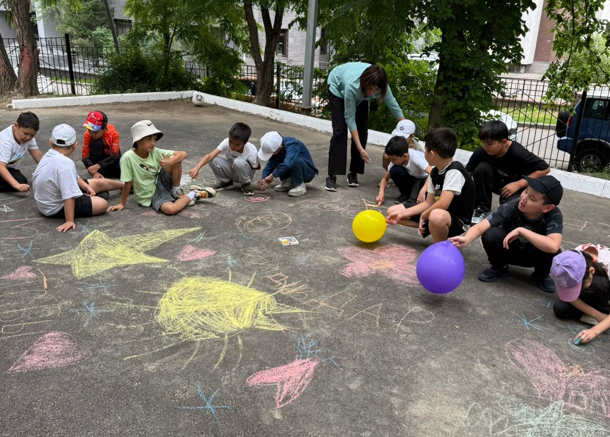 Жазғы лагерьдің күндері – шаттық пен шабытқа толы күндер! Дни летнего лагеря — это дни, наполненные радостью и вдохновением!