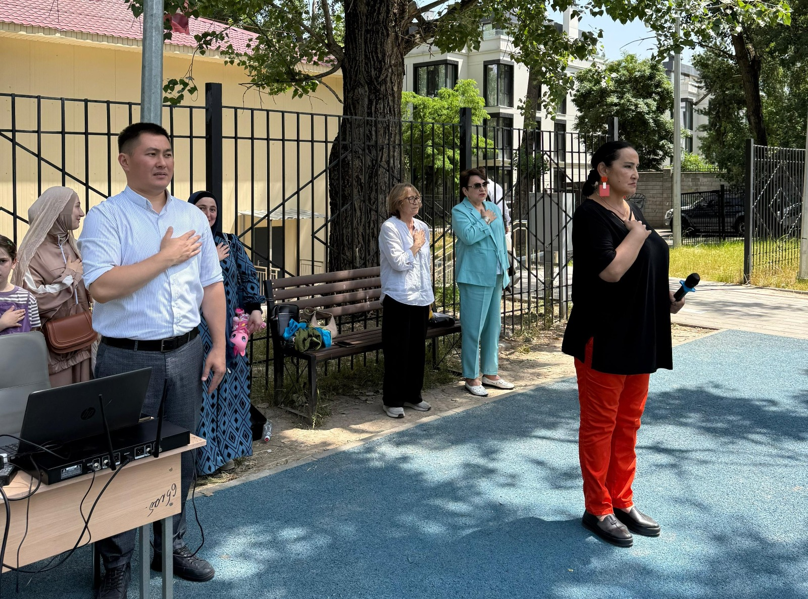 «Солнышко - Күншуақ» жазғы демалыс лагерінің жабылу салтанаты өтті. Прошла торжественная церемония закрытия летнего лагеря «Солнышко».