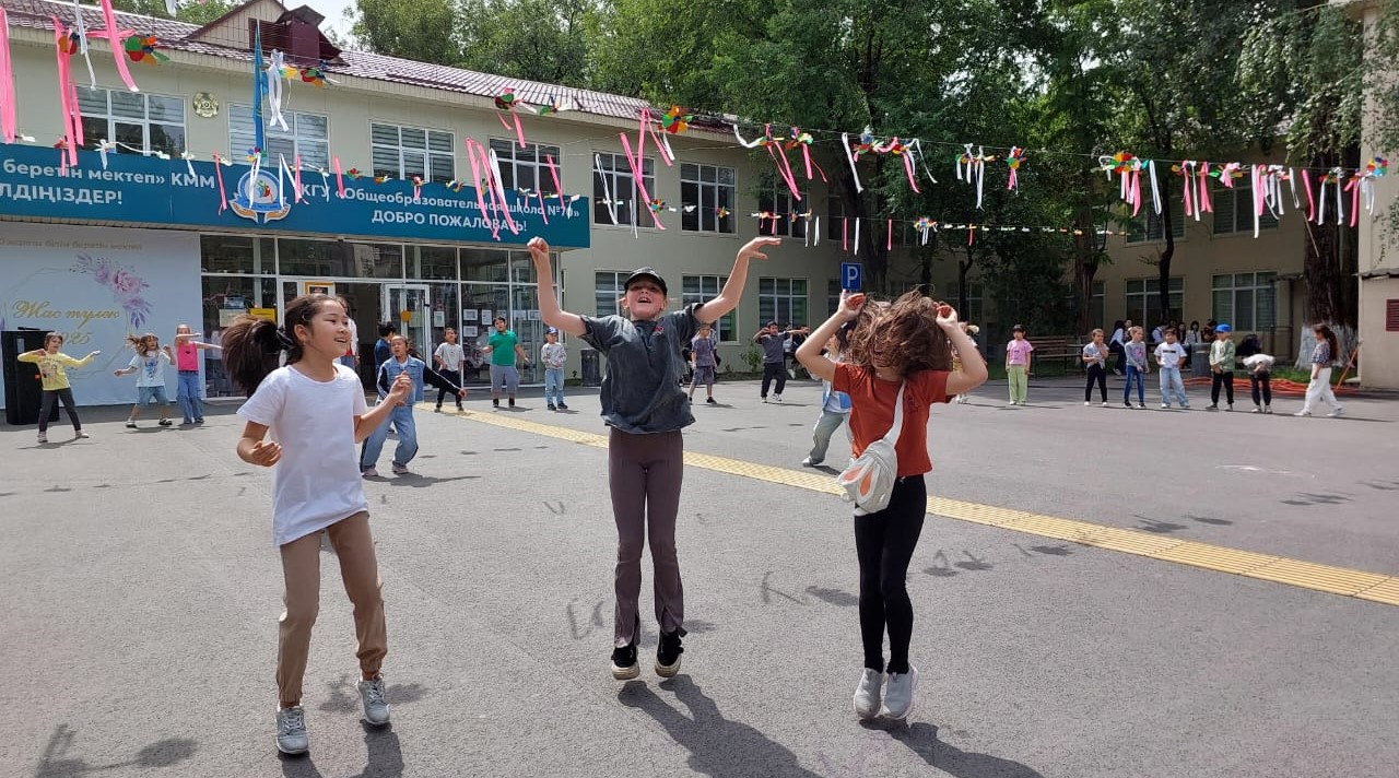 Жазғы лагерьде Балаларды қорғау күніне арналған ерекше күн өтті! В летнем лагере прошёл незабываемый день, посвящённый Дню защиты детей!
