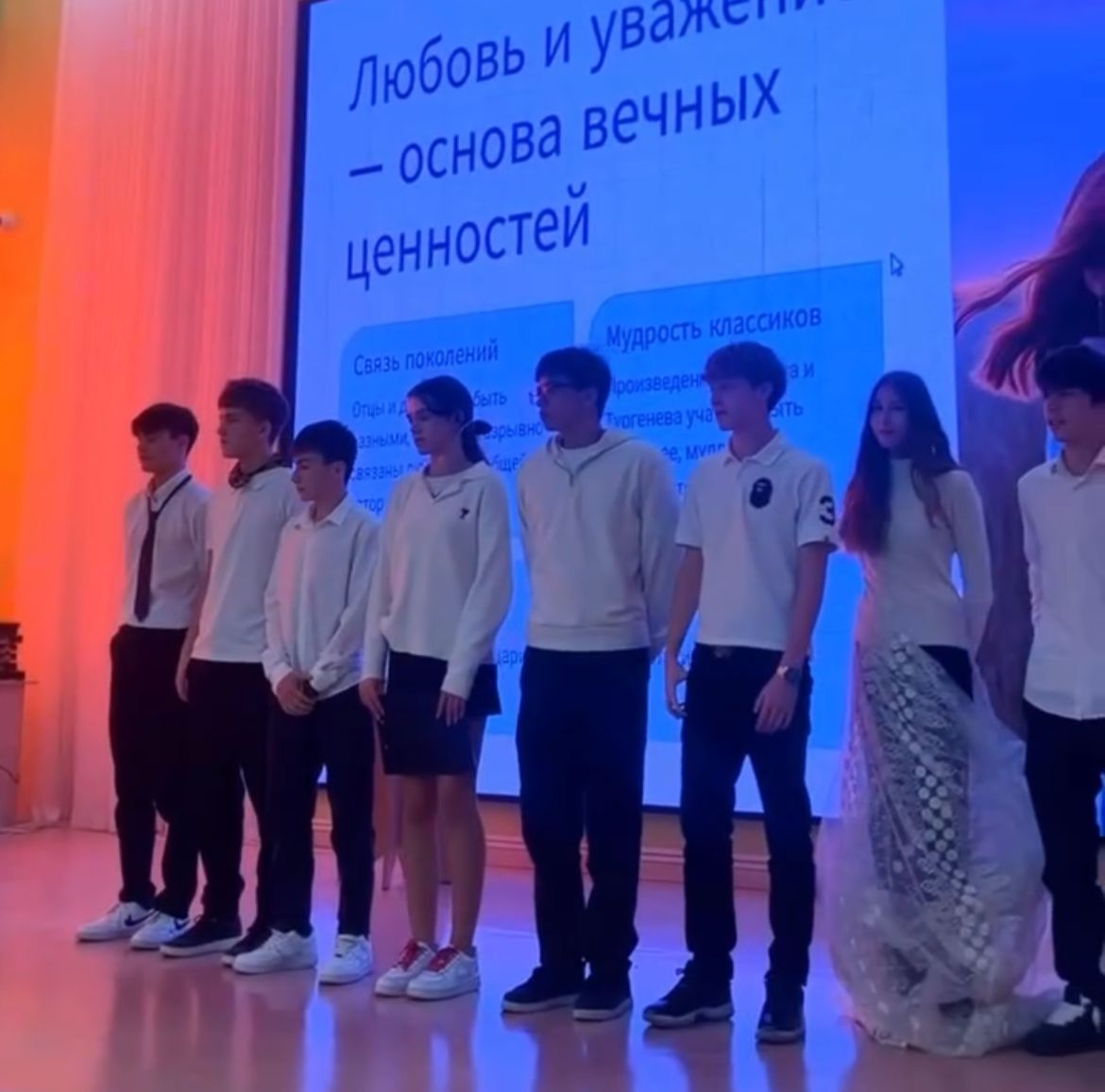 Орыс тілі мен әдебиеті пәні апталығы аясында мектебімізде «Әкелер мен балалардың мәңгілік мәселелері» тақырыбында әдеби кеш өтті.