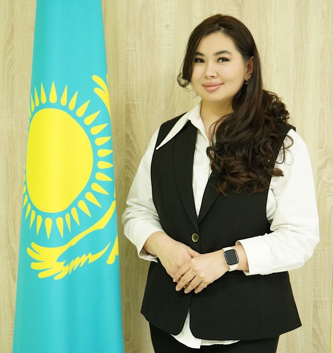 Заместитель директора по воспитательной работе - Чынгызбеккызы Айпери